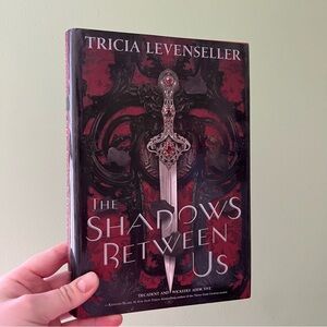 📚 4/25$ 📚 The Shadows Between Us by Tricia Levenseller | Fantasy Booktok